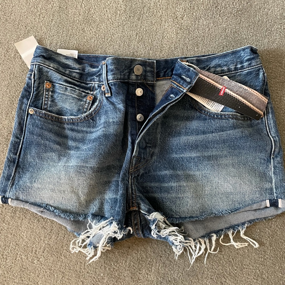 NWT. Levi’s 501 shorts. Sz. 30